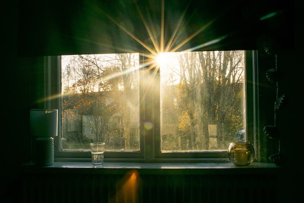 Direct sunlight shines through a window in the morning to create a distracting glare.